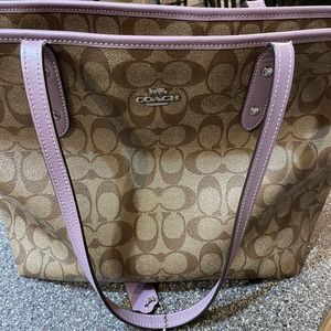 Ladies Coach Purse- in GREAT condition